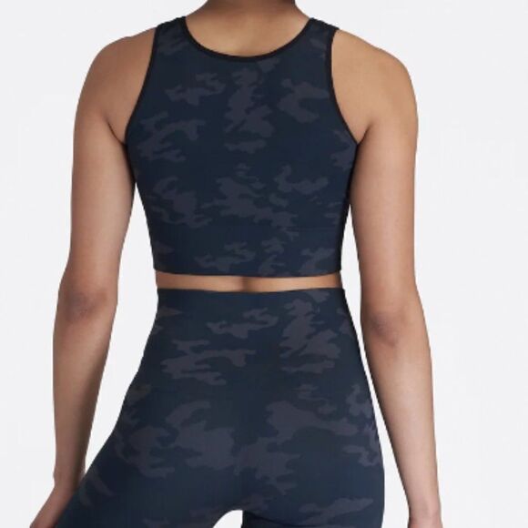 NWT Spanx  Look at Me Now Seamless Crop Top in Size 1X Black Camo - Picture 2 of 7